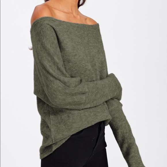 NWT Batwing Long-Sleeve Green Off Shoulder Sweater - Picture 3 of 8
